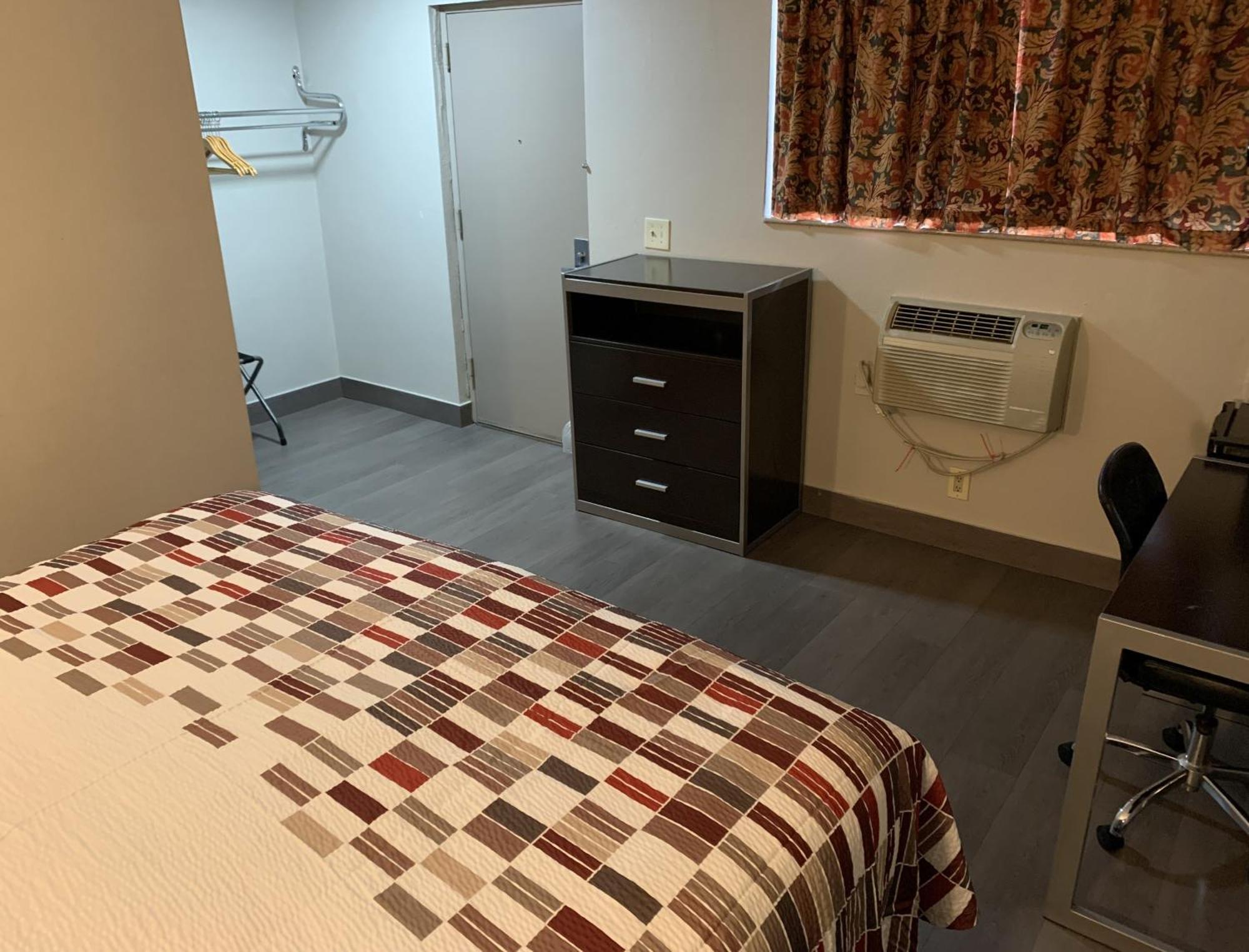 Red Roof Inn Copiague Экстерьер фото