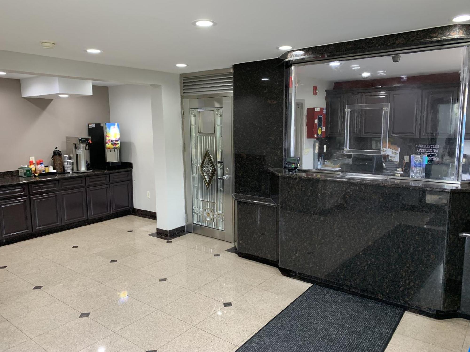 Red Roof Inn Copiague Экстерьер фото